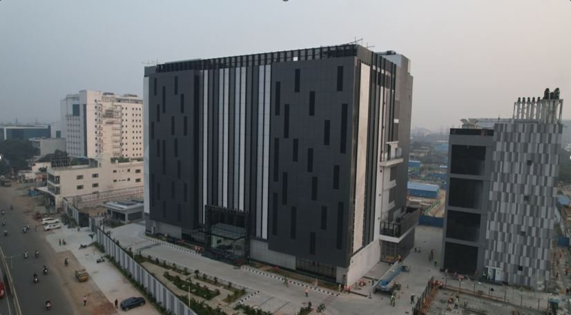 BUILDING THE CLOUD IN STEEL